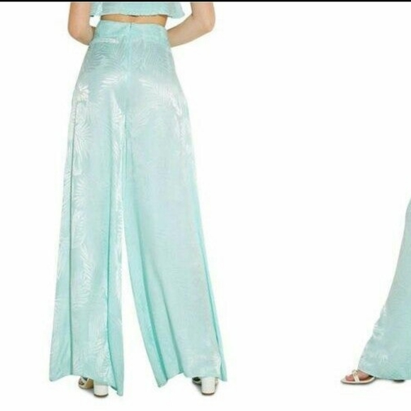 Guess Limited Edition 2 piece Desta set NEW WITH TAGS Pants Size 8/Top Medium - Picture 3 of 12